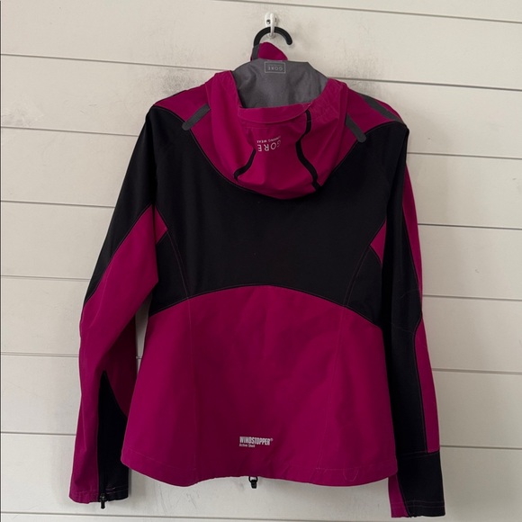 GORE Size S Running Wear. Waterproof Windstopper with hood - Picture 5 of 17